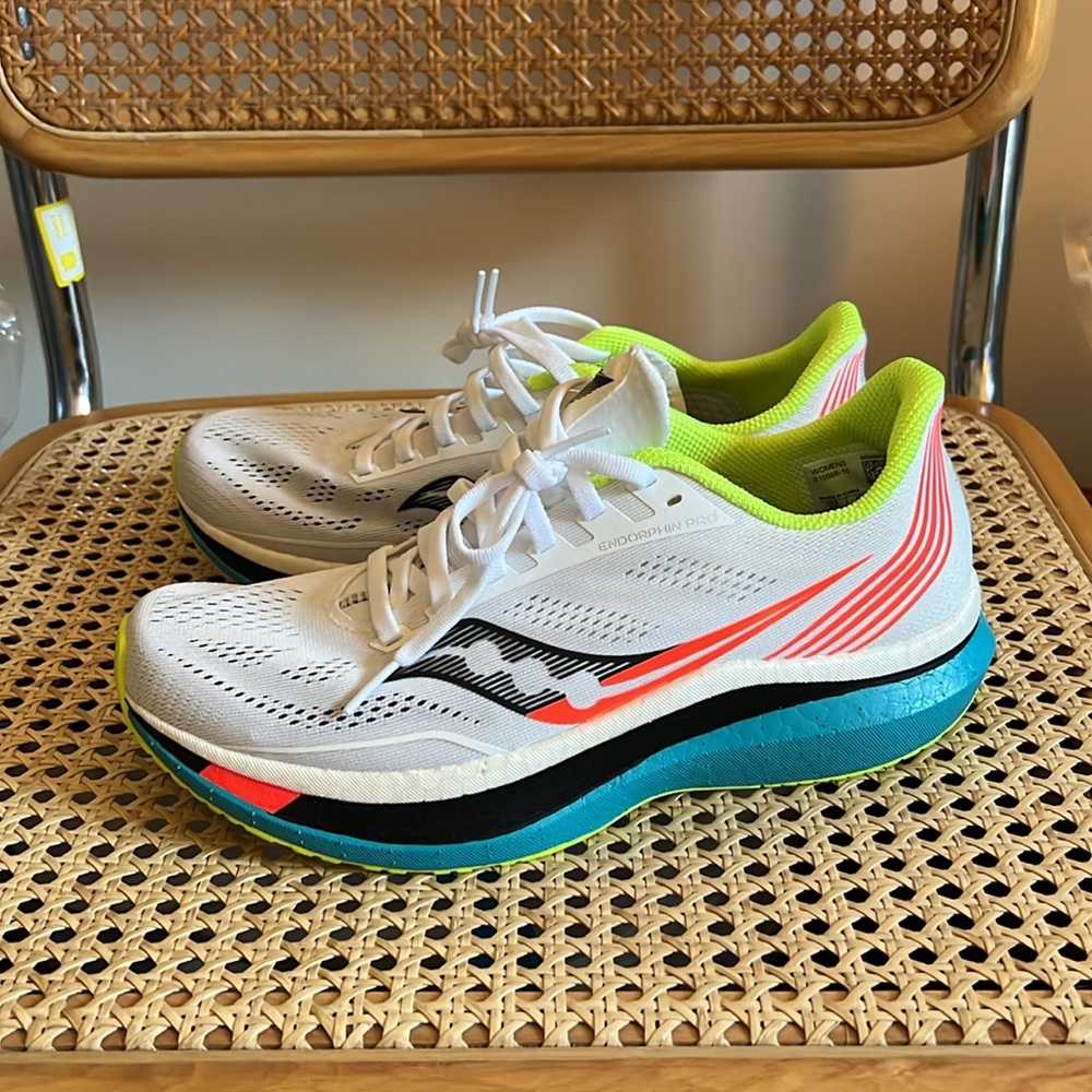 Saucony 8.5 Womens endorphin pro running shoes sneakers white blue